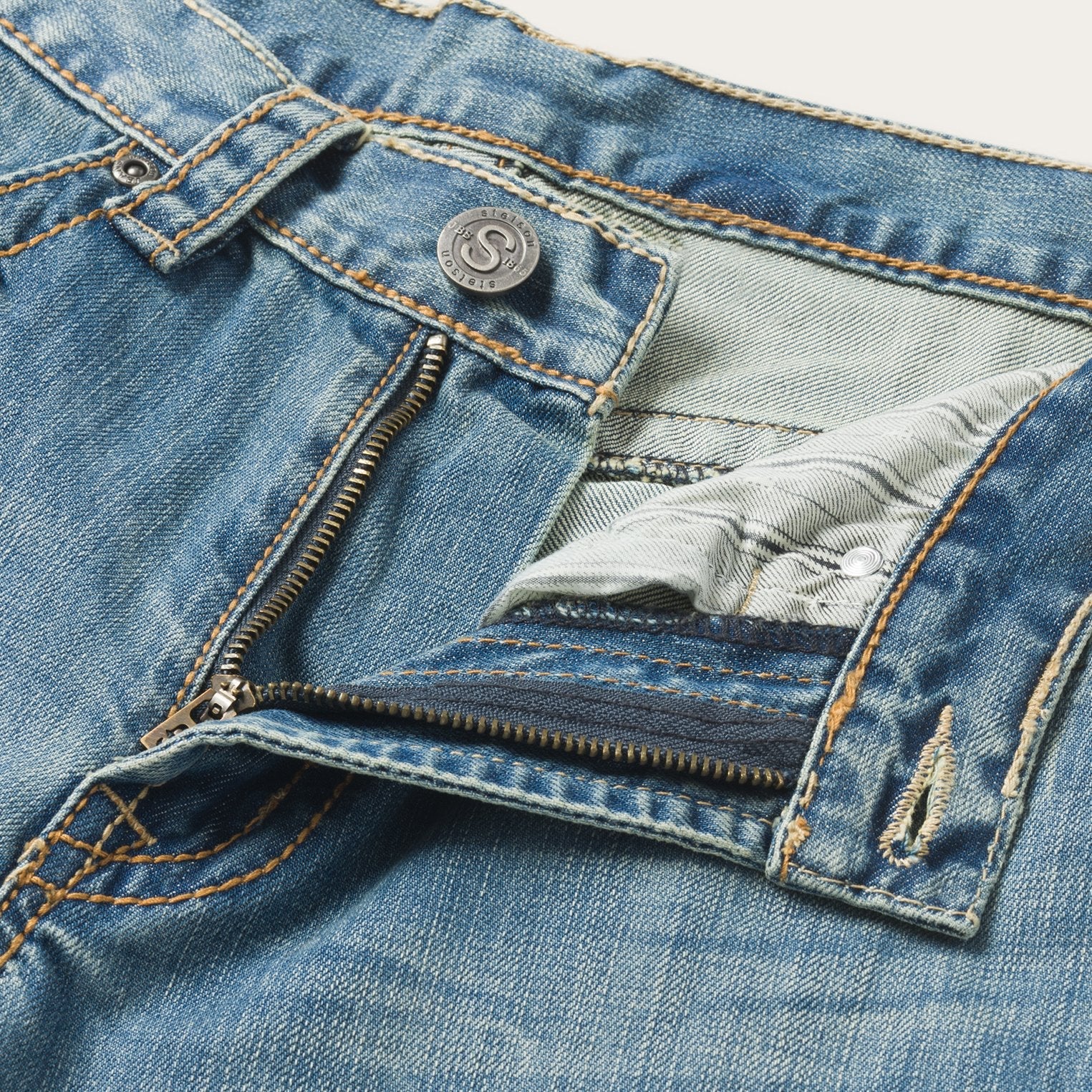 Blue 1520 Fit Light Wash Jeans With Tacking / Stetson